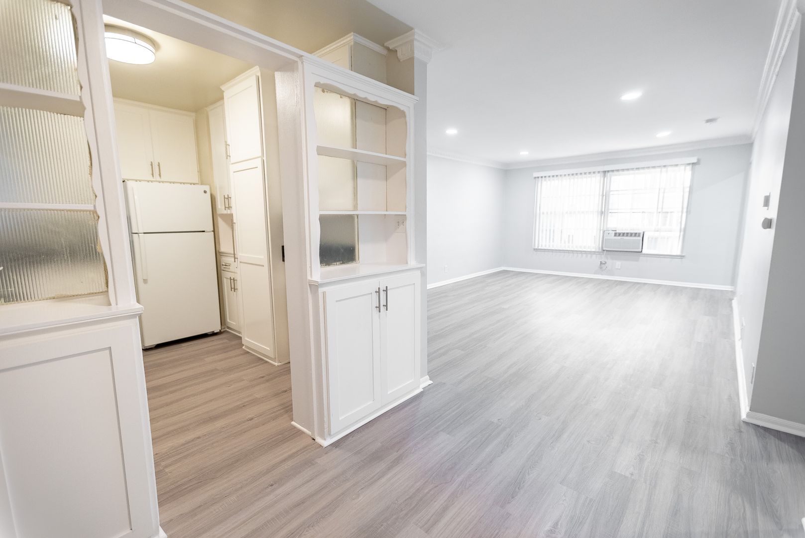 Los Angeles Apartment: 611 Levering Ave