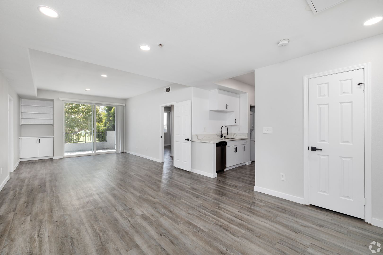 Los Angeles Apartment: 2820 Sawtelle Boulevard