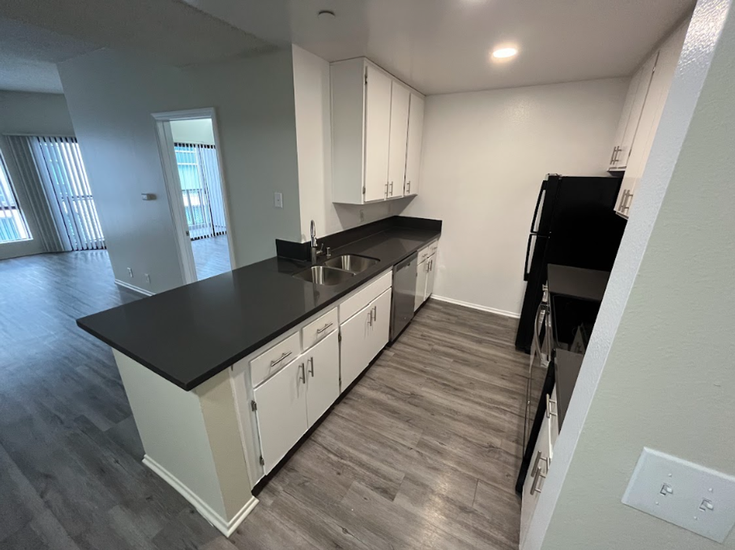 Los Angeles Apartment: 747 Gayley Ave