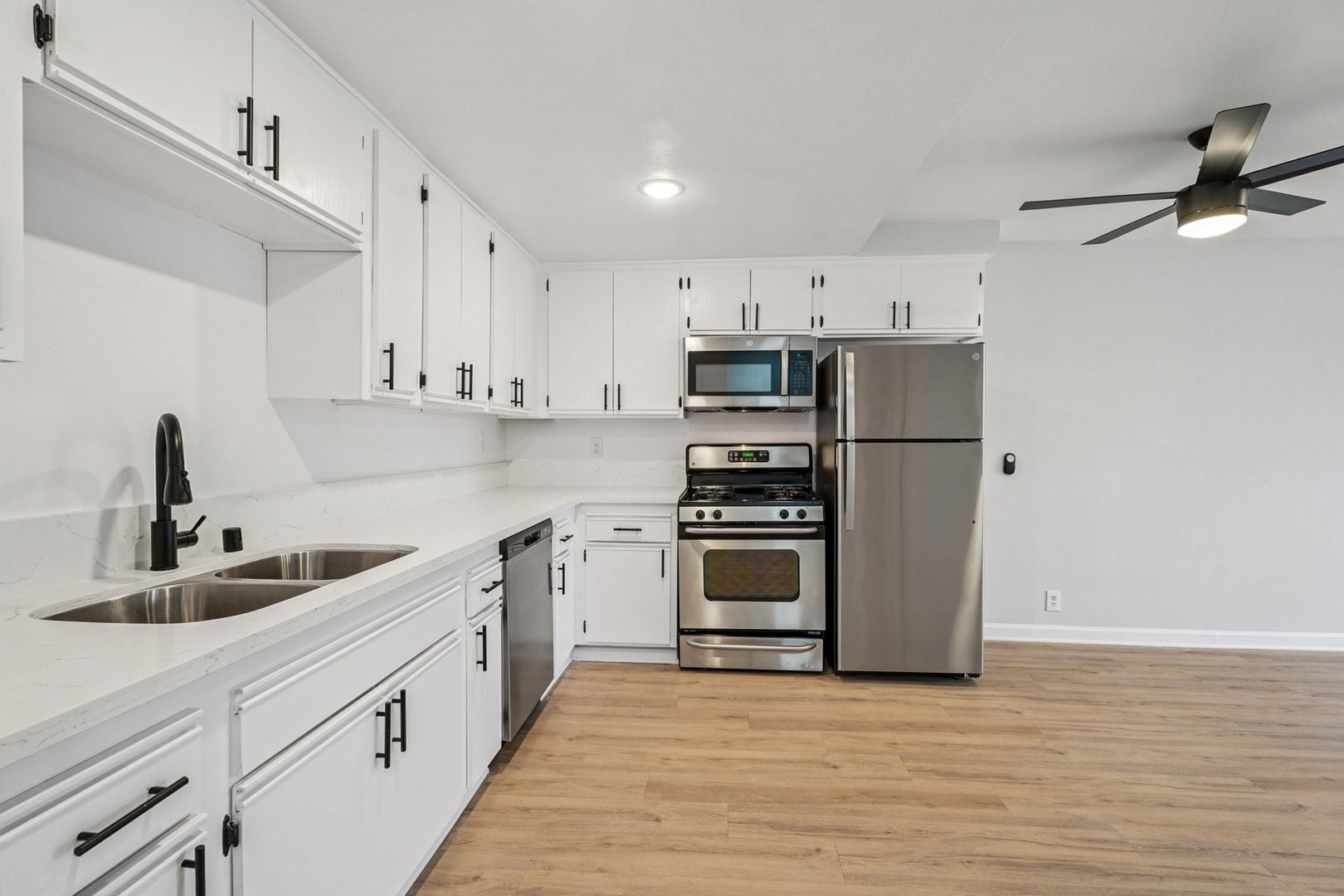 Glendale Apartment: 420 W Windsor Road