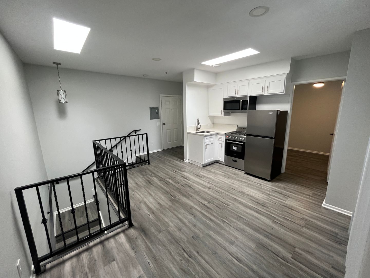 Santa Monica Apartment: 1015 2nd Street