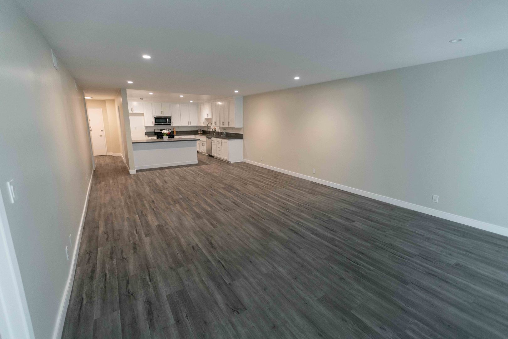 Beverly Hills Apartment: 170 N. Crescent Dr.