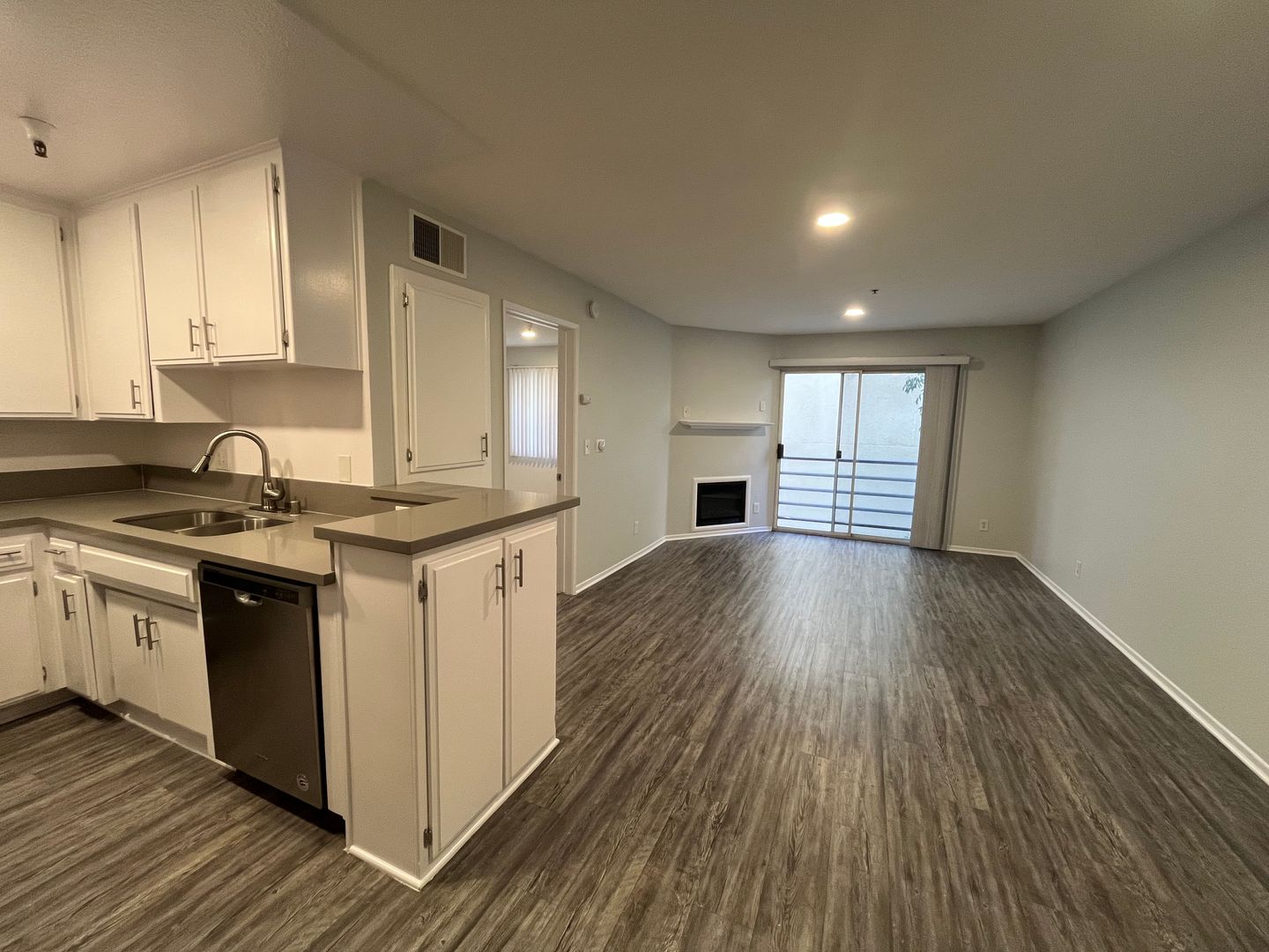 Sherman Oaks Apartment: 4378 Sepulveda Blvd