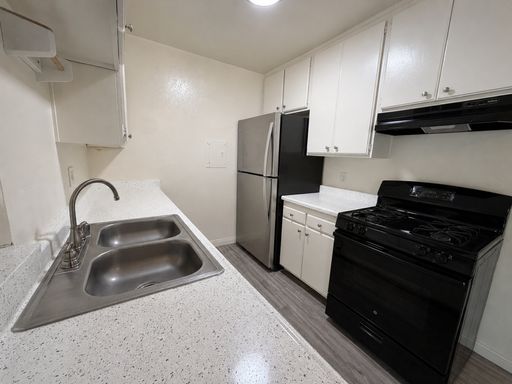 5245 Chesebro - Gorgeous, fully renovated building located in Agoura Hills