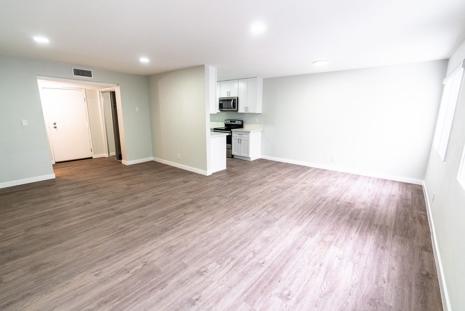 Los Angeles Apartment: 132 S. Clark Drive