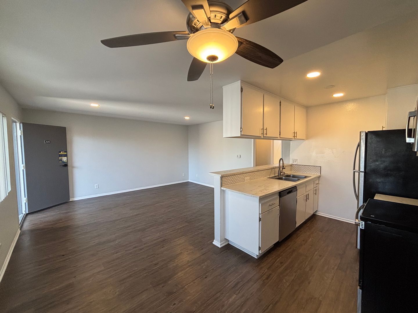 Los Angeles Apartment: 951 S. Oxford Ave