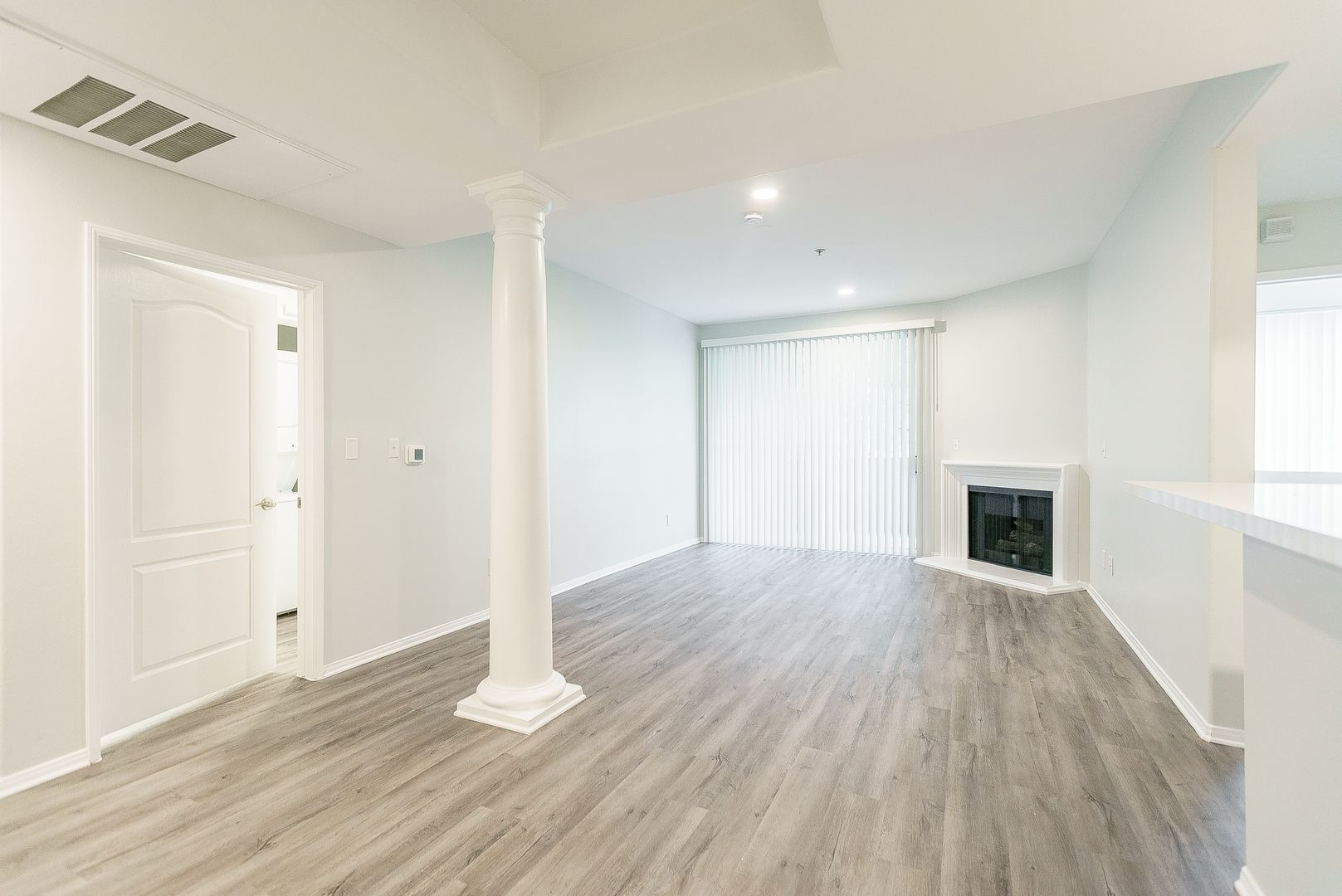 Los Angeles Apartment: 7057 Lanewood Ave