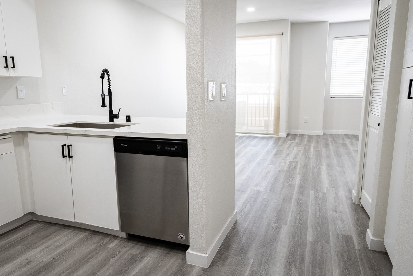 Los Angeles Apartment: 2820 Sawtelle Boulevard