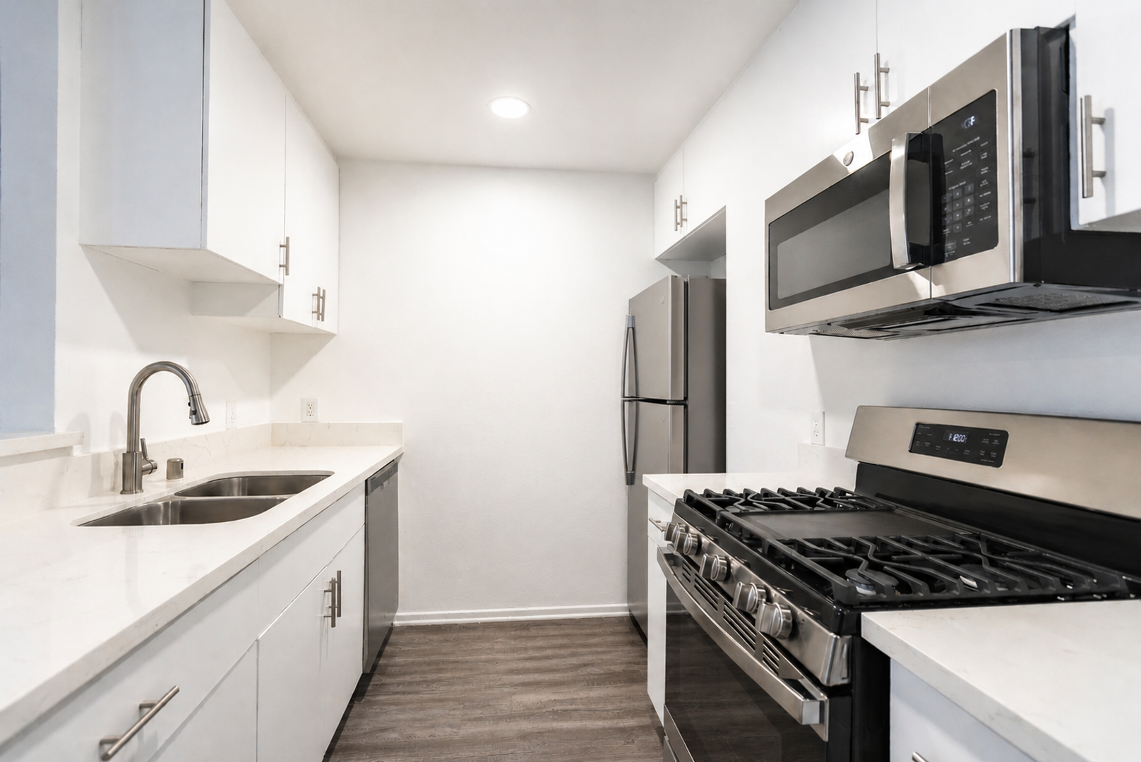 Los Angeles Apartment: 314 South Manhattan Place