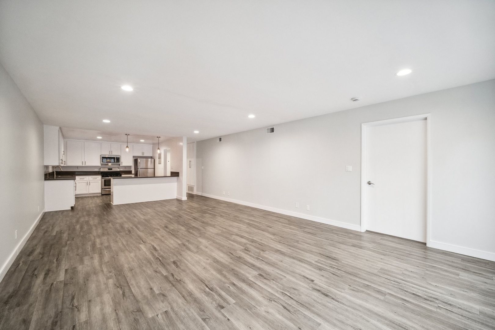 Beverly Hills Apartment: 170 N. Crescent Dr.