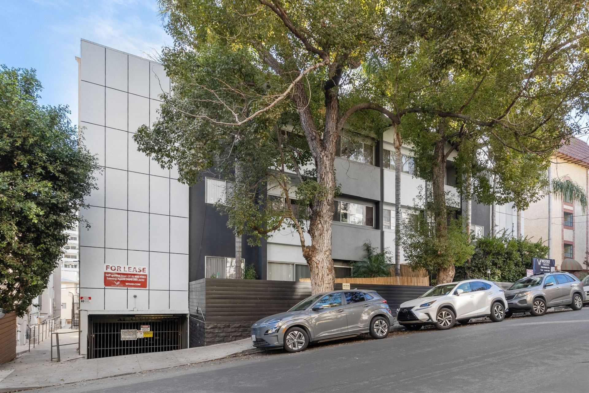 Los Angeles Apartment: 7244 Hillside Ave
