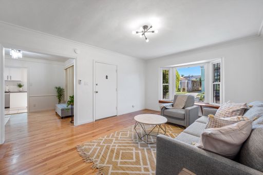Classic Art Deco Charm | Spacious Duplex 2+1 – photo 1
