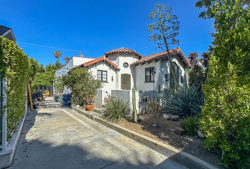 Spanish Retreat with Pool & Gym Guest House in West Hollywood / Beverly Grove a 4 bedroom and 3.5 bathroom – photo 1