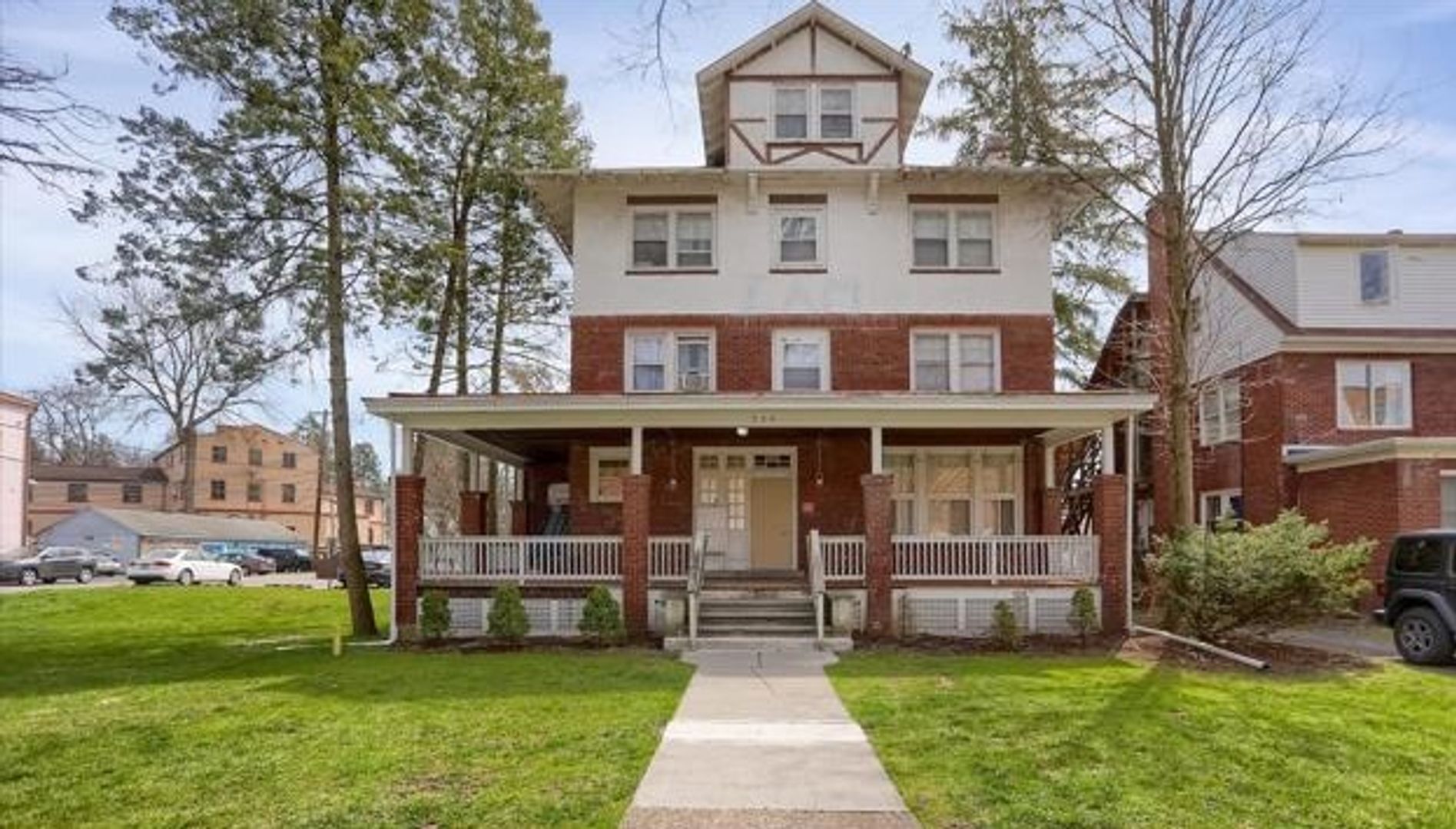 State College Apartment: 238 E. Fairmount