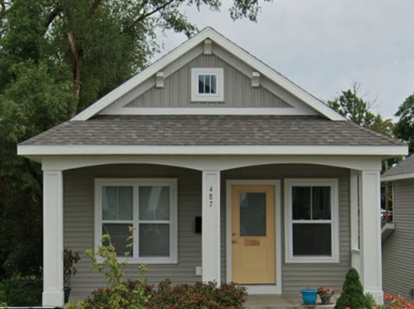 Muskegon House: 487 W Muskegon Ave