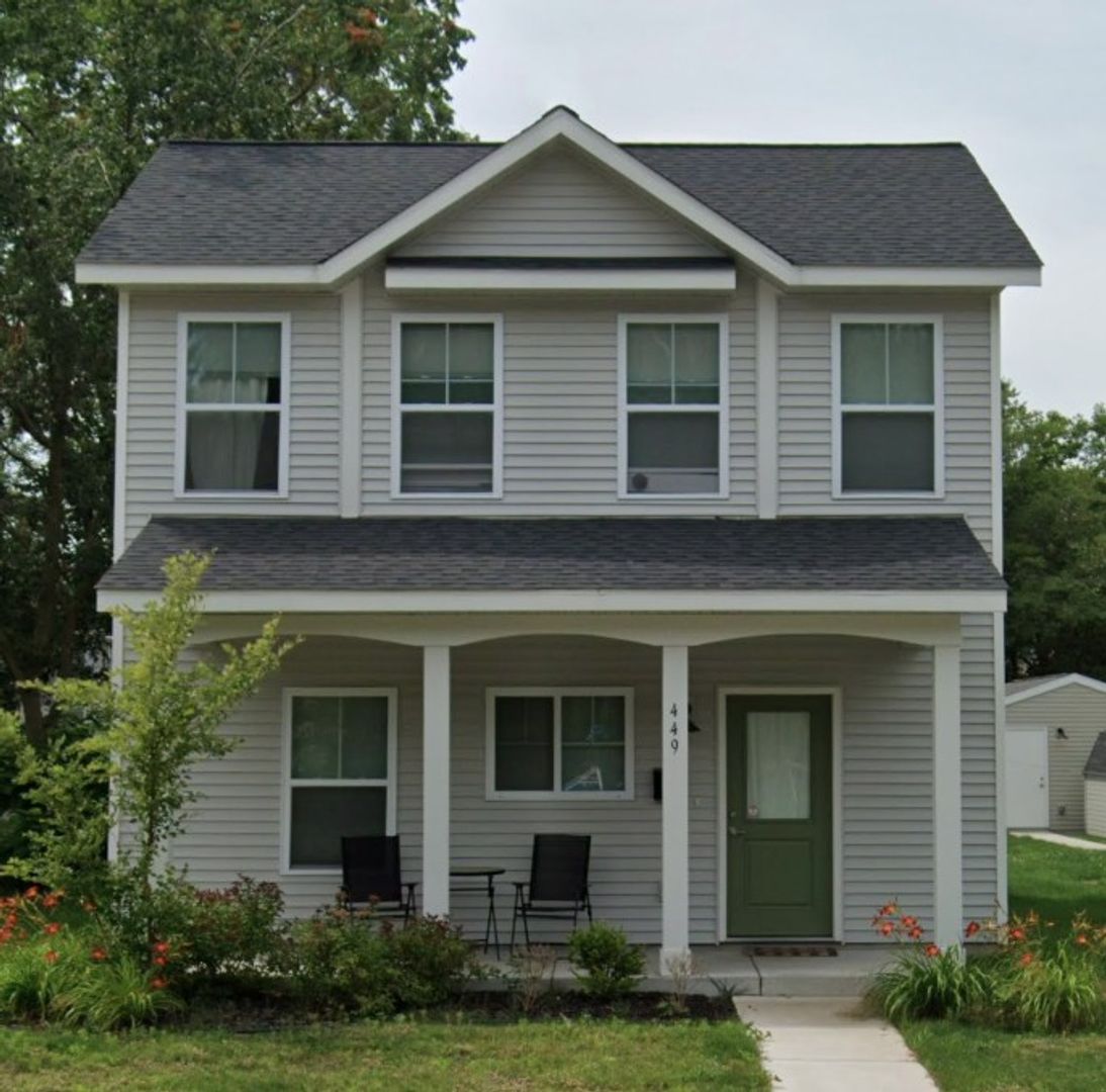 Muskegon House: 449 Washington Ave