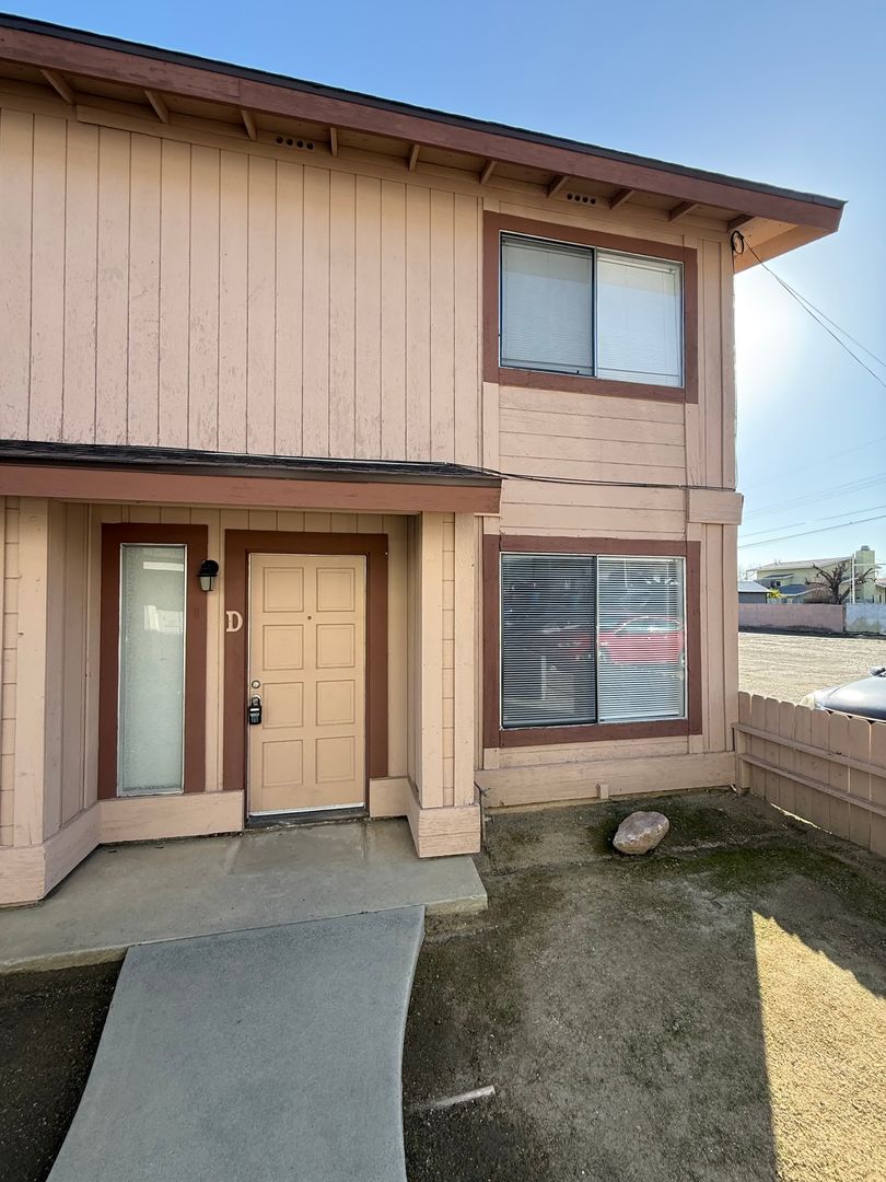 Taft Apartment: 205 W Ash Street