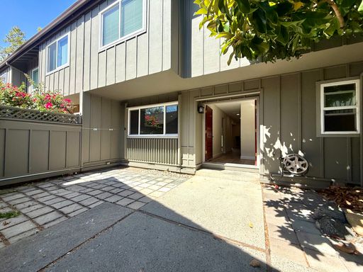 Beautiful 3 Bedroom Los Gatos Town Home | 2 Car Garage | Community Pool