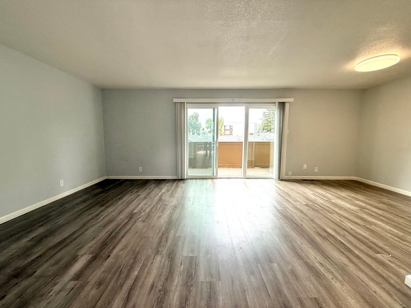 San Mateo Apartment: 2660 Flores Street