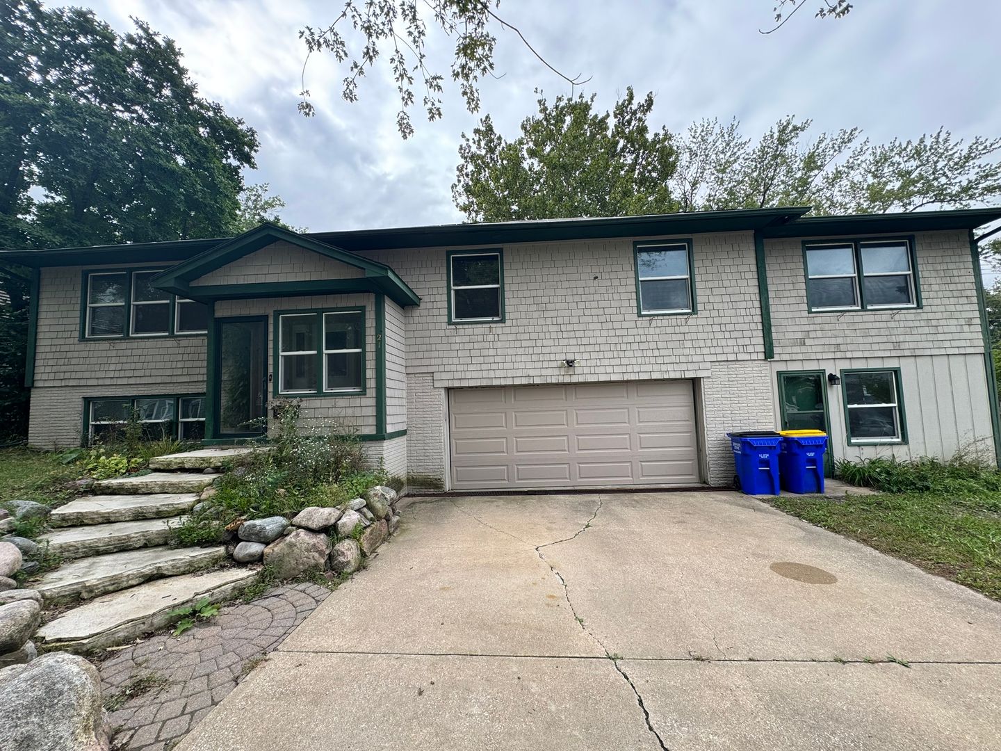 University Heights House: 21 Highland Drive
