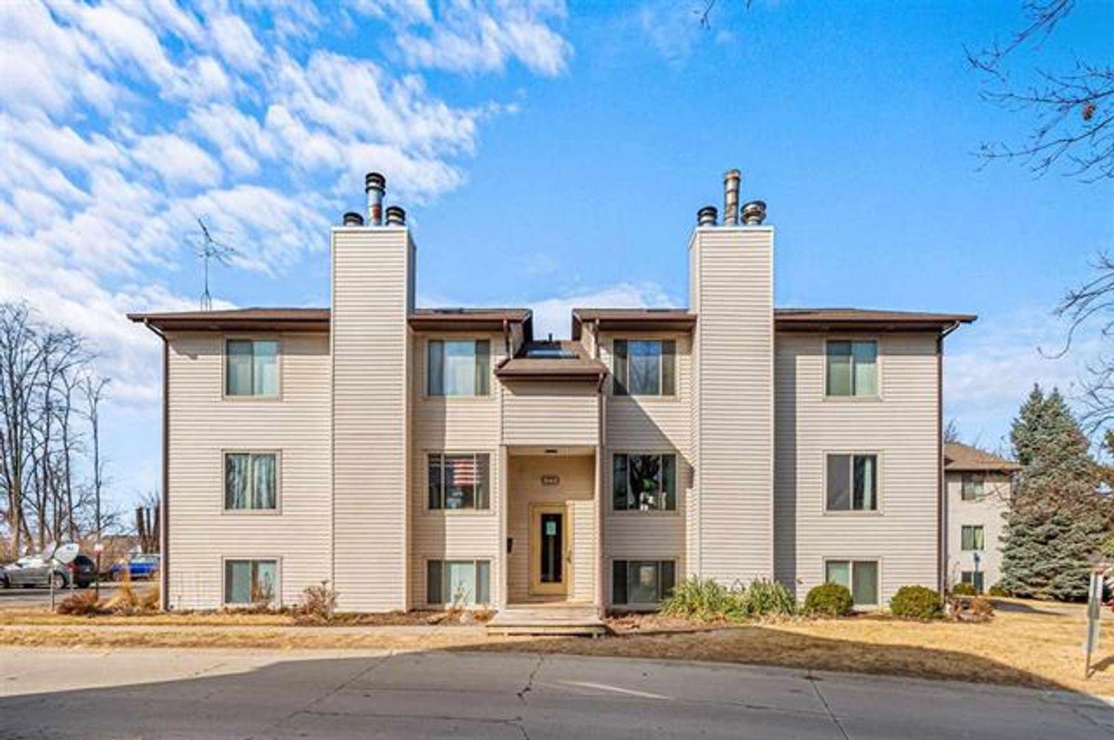 Coralville Condo: 942 23rd Avenue Place #01