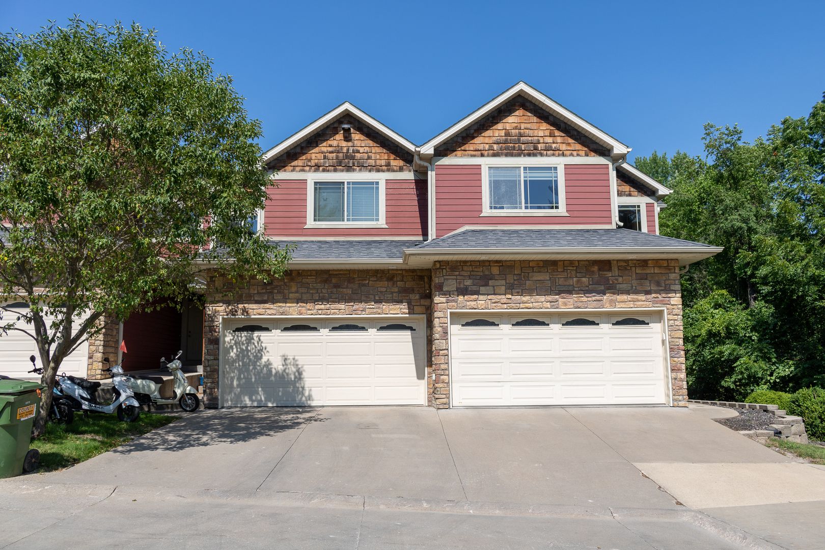 Iowa City House: 18 Hidden Meadow Lane