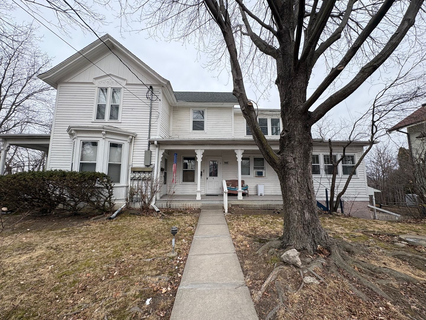 Iowa City Apartment: 908 E. Washington Street