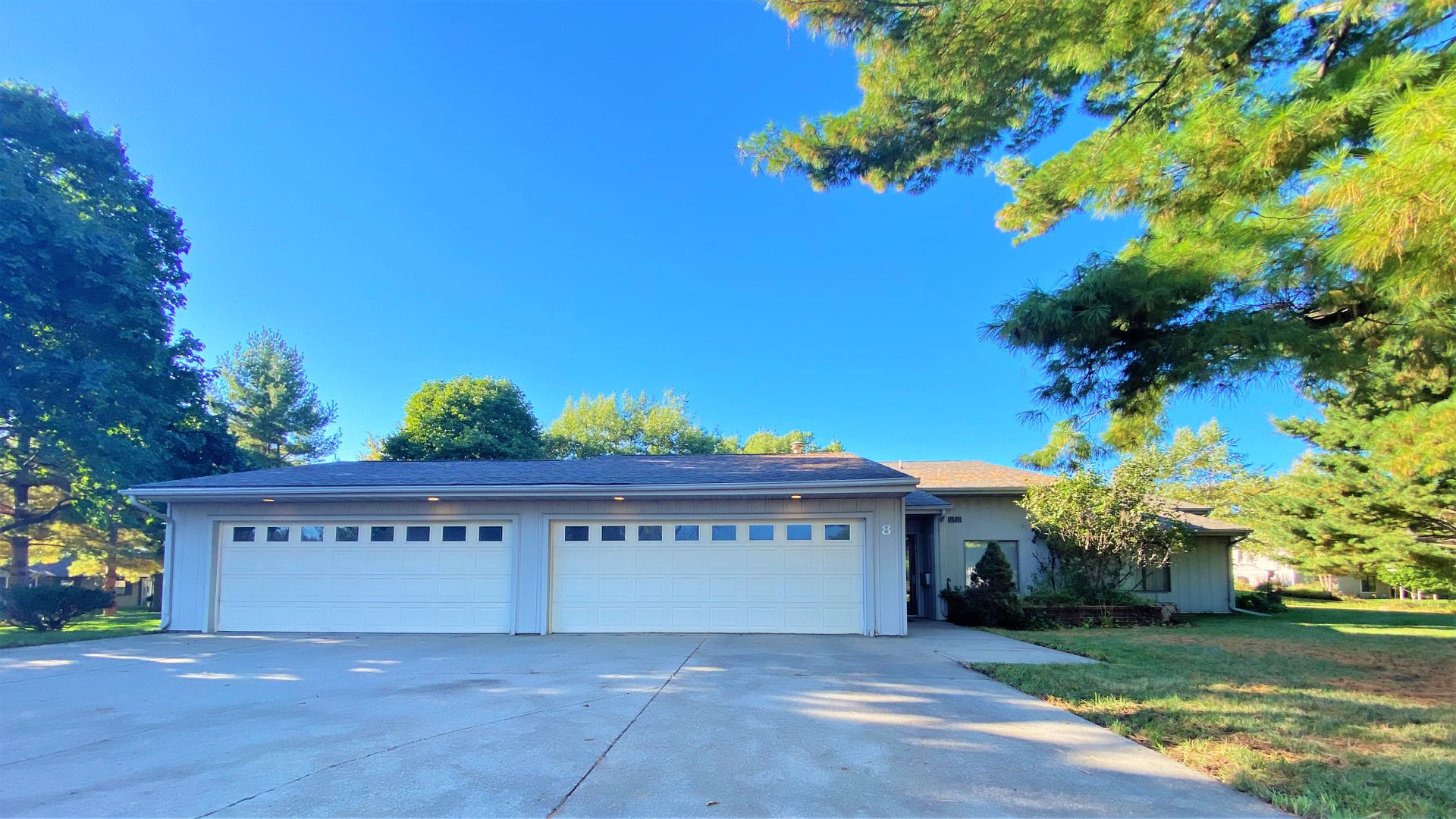 Iowa City Apartment: 8 Green Mountain Drive