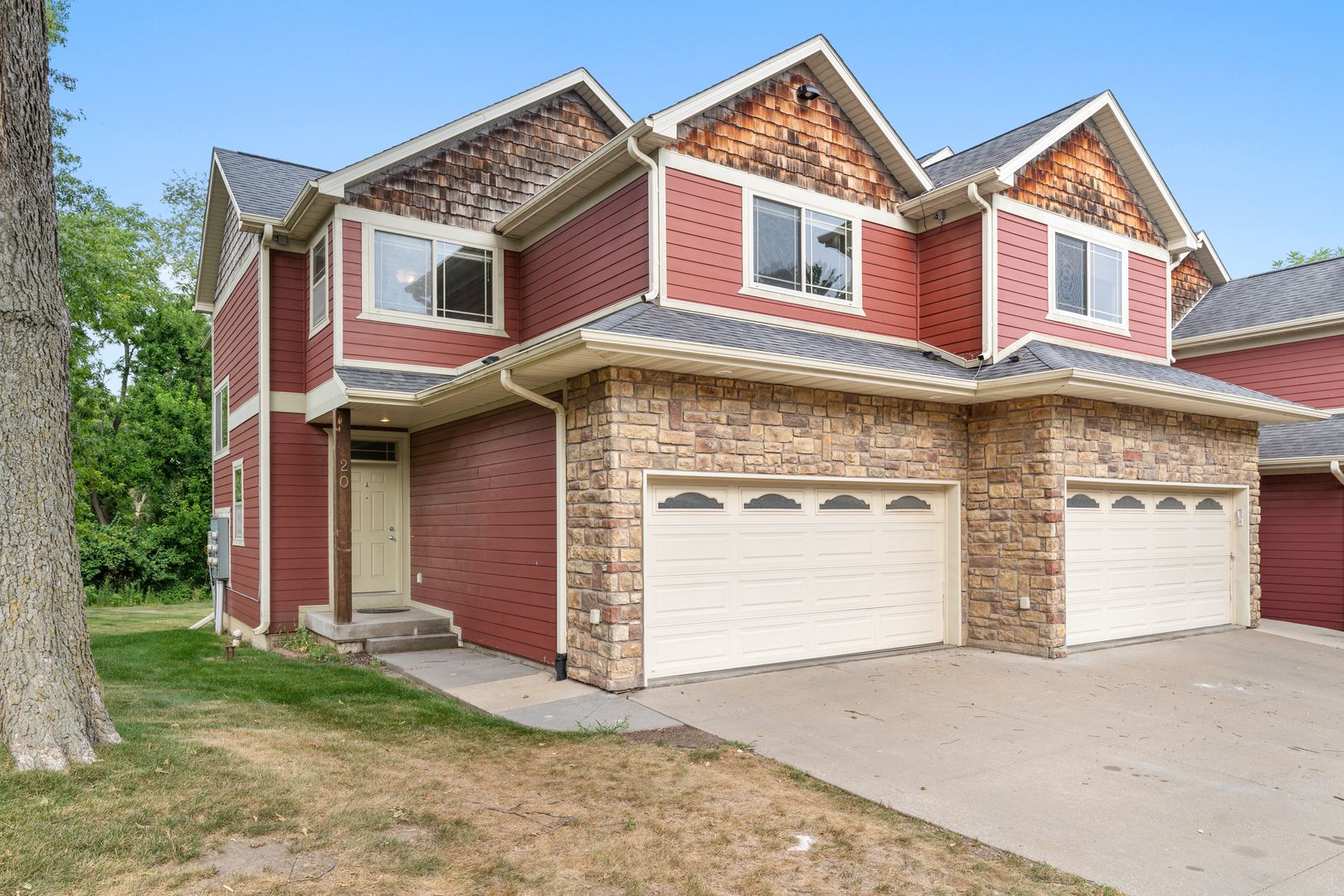 Iowa City House: 14 Hidden Meadow Lane