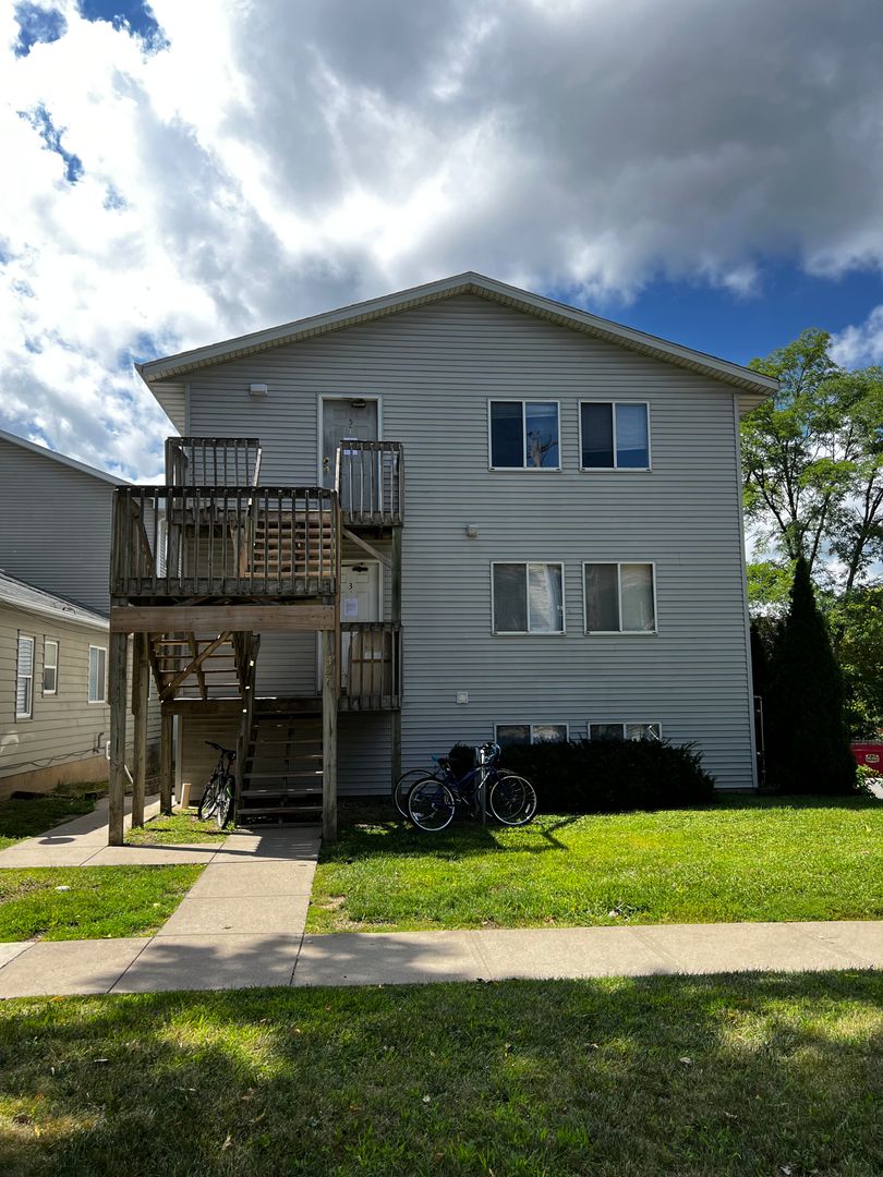 Iowa City Apartment: 427 S. Van Buren Street