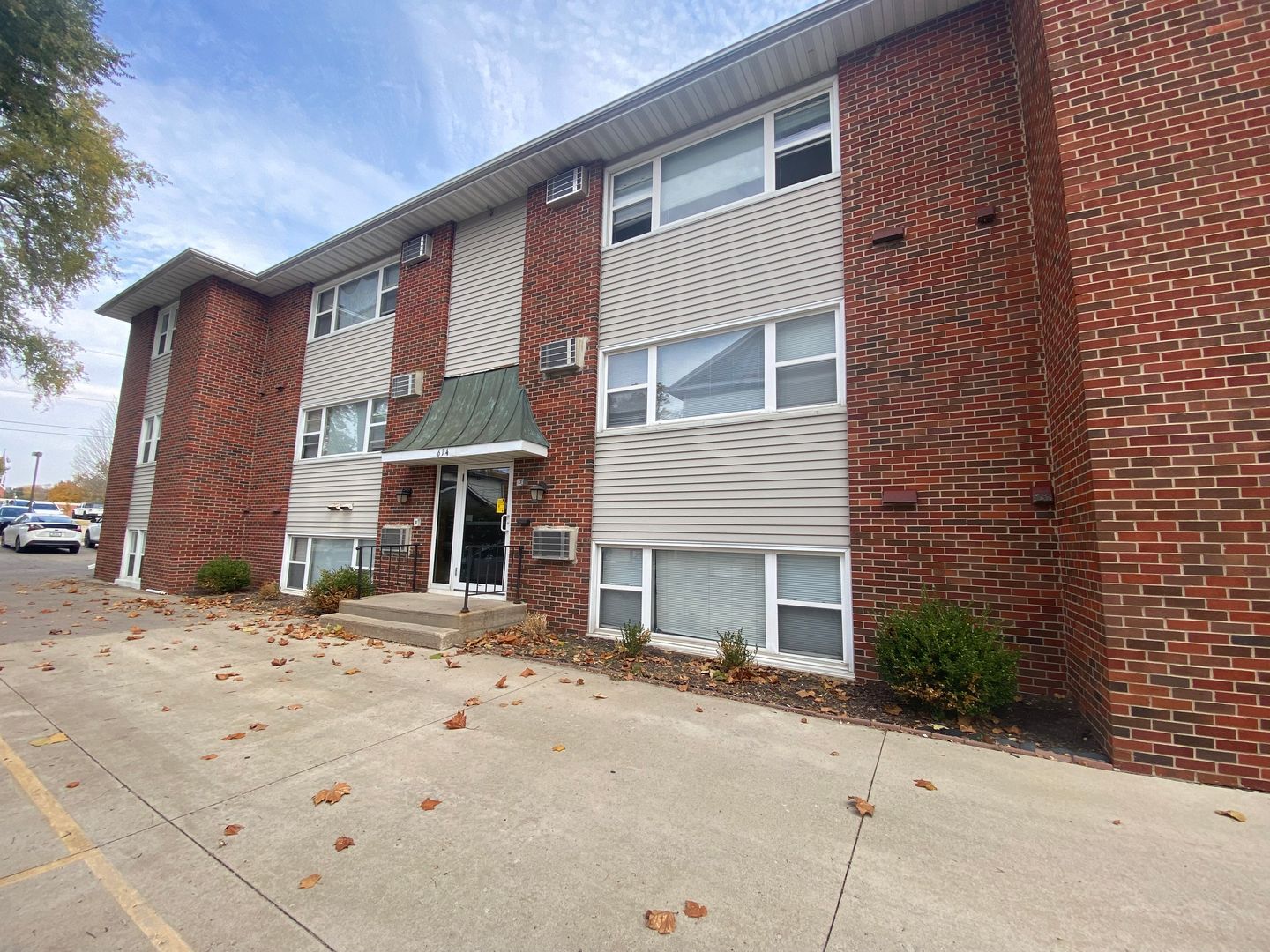 Iowa City Apartment: 614 E. Jefferson Street