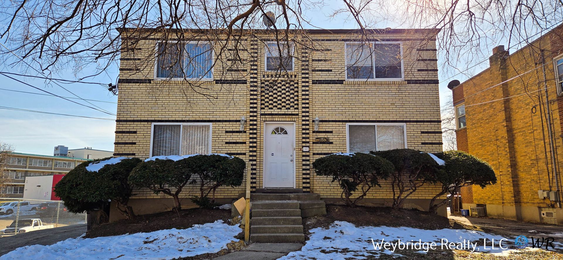 Cincinnati Apartment: 1663 Summit Road