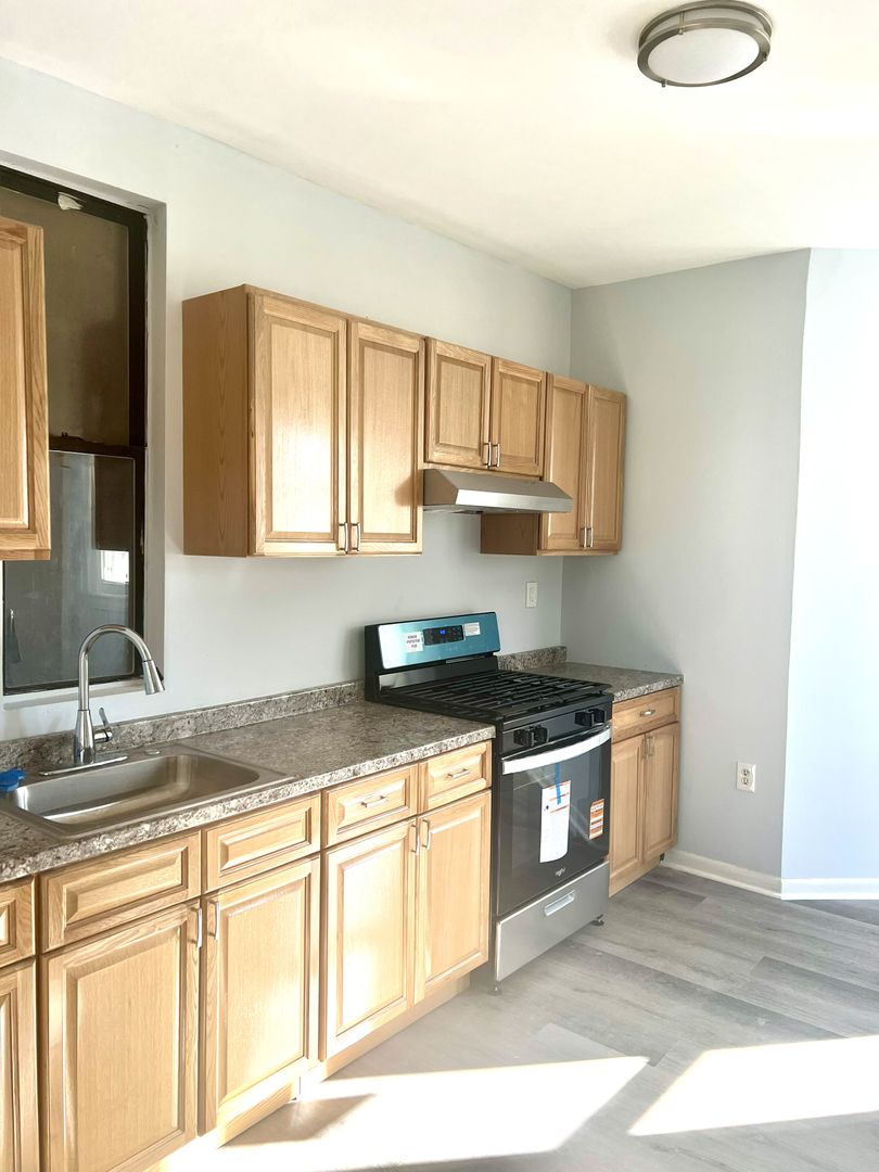 Union City Apartment: 705 22nd St