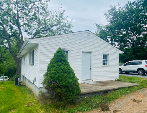 Single Family Home Coming Available on Lakeside Drive! – photo 1