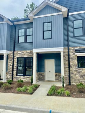 3 Bedroom Townhome in English Commons! Close to LU! – photo 1