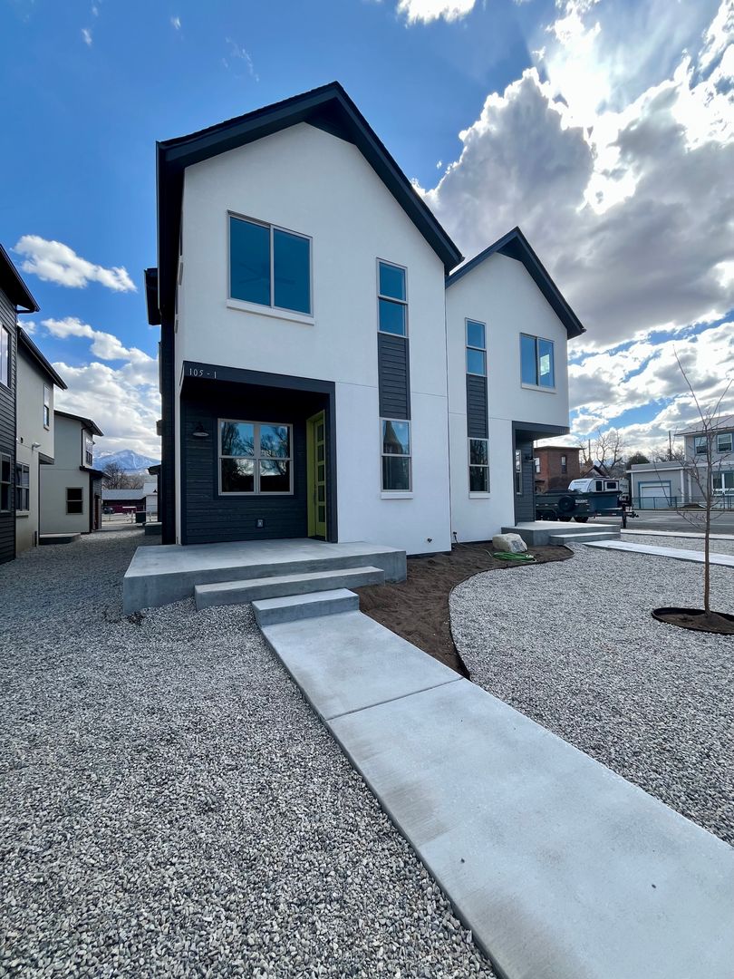 Salida Apartment: 105 Park Ave