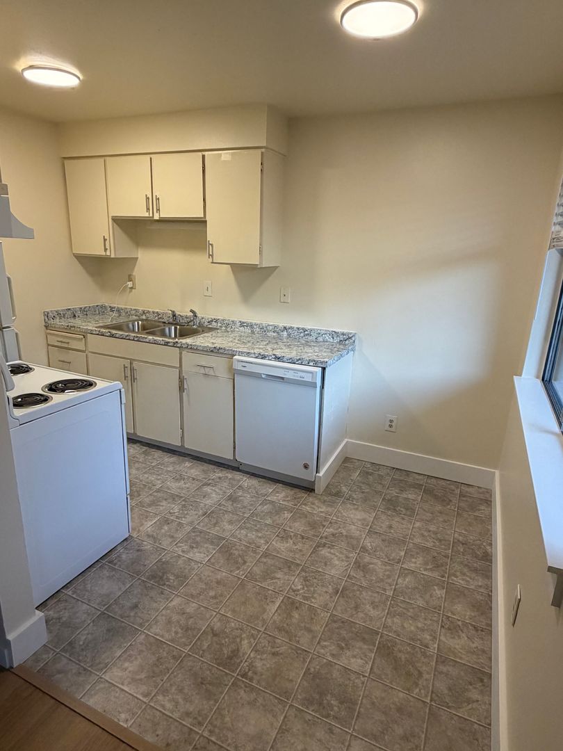 SeaTac Apartment: 3051 S. 188th St.