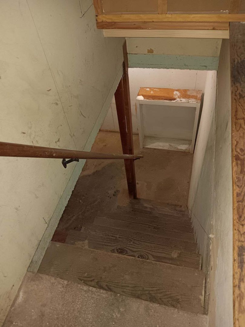 Topeka House: 2425 SW 22nd St
