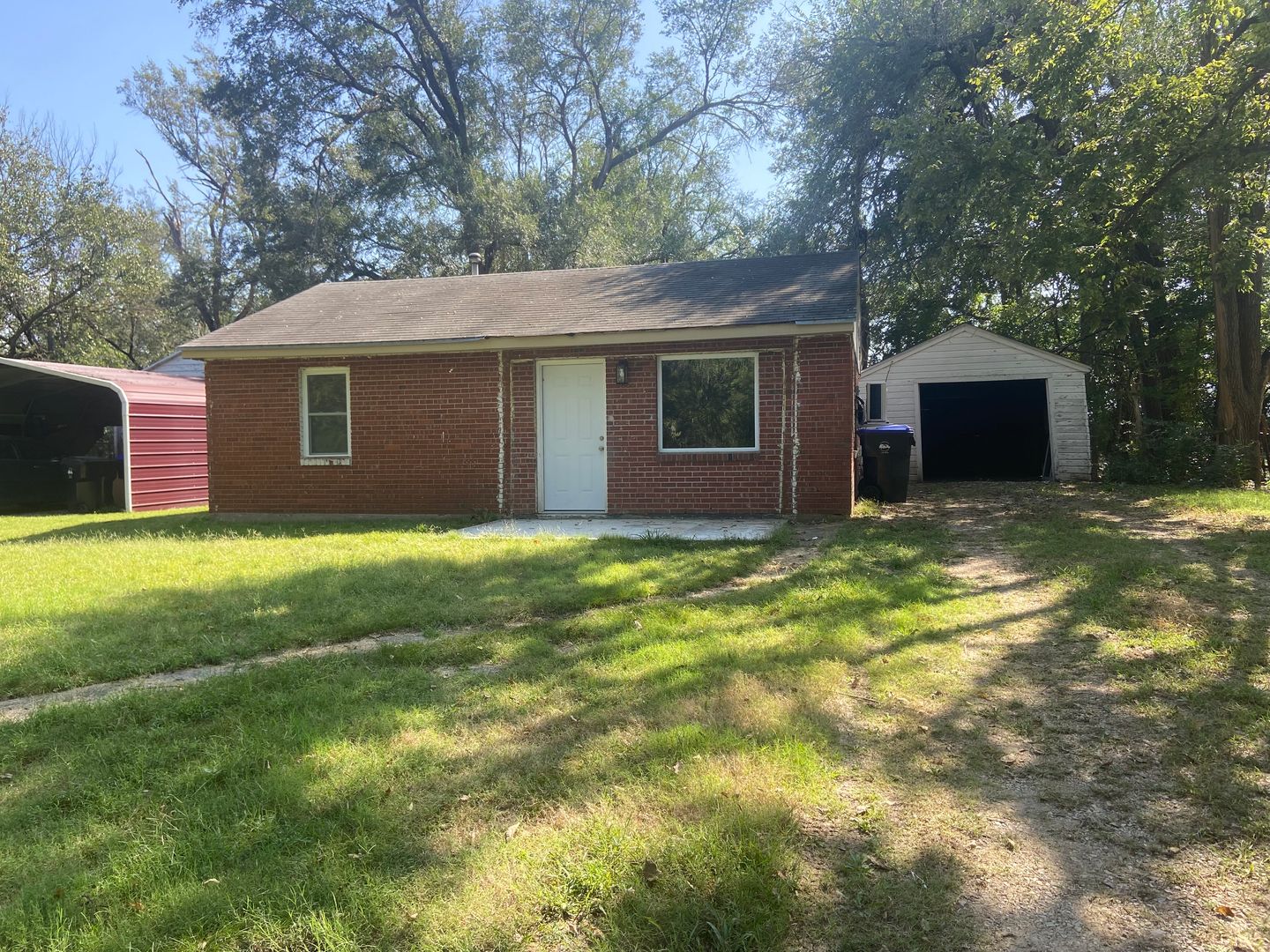 Topeka House: 105 SW Sanneman