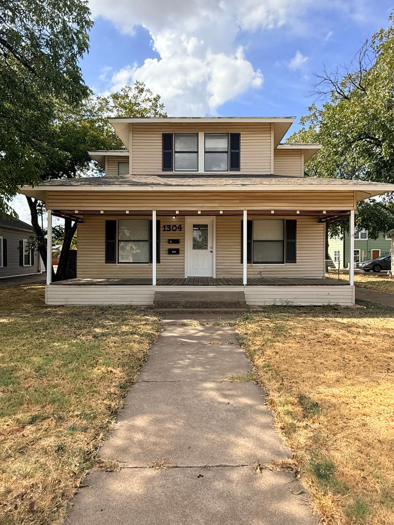 Wichita Falls House: 1304 Kemp Blvd
