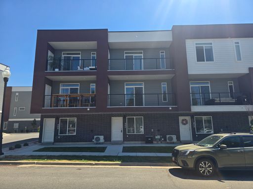 Modern 2 Bed / 2.5 Bath Townhome in Clearfield – photo 1