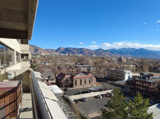 Beautiful 6th Floor Governor's Plaza Condominium Unit – photo 1