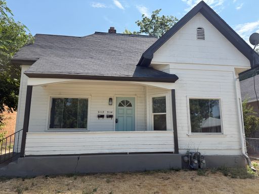 2 bedrooms upstairs, 1 room downstairs with 1 bath has washer and dryer hookups – photo 1