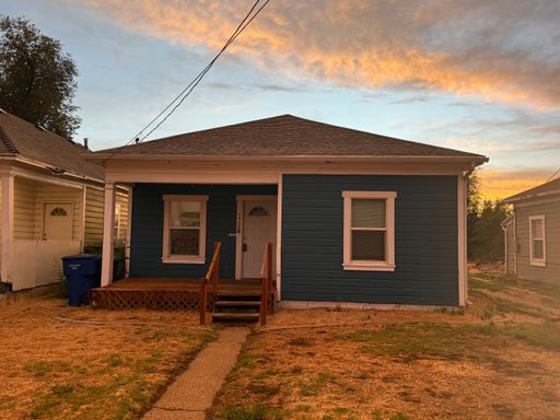 2 Bedrooms and 1 bathroom home all renovated with stainless steel appliances and washer dryer hookups.
