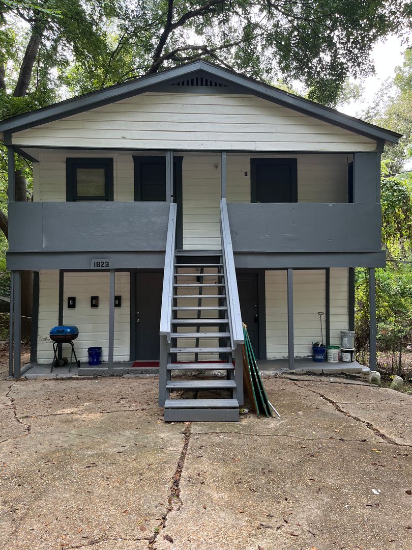 Shreveport House: 1823 Anna St. B