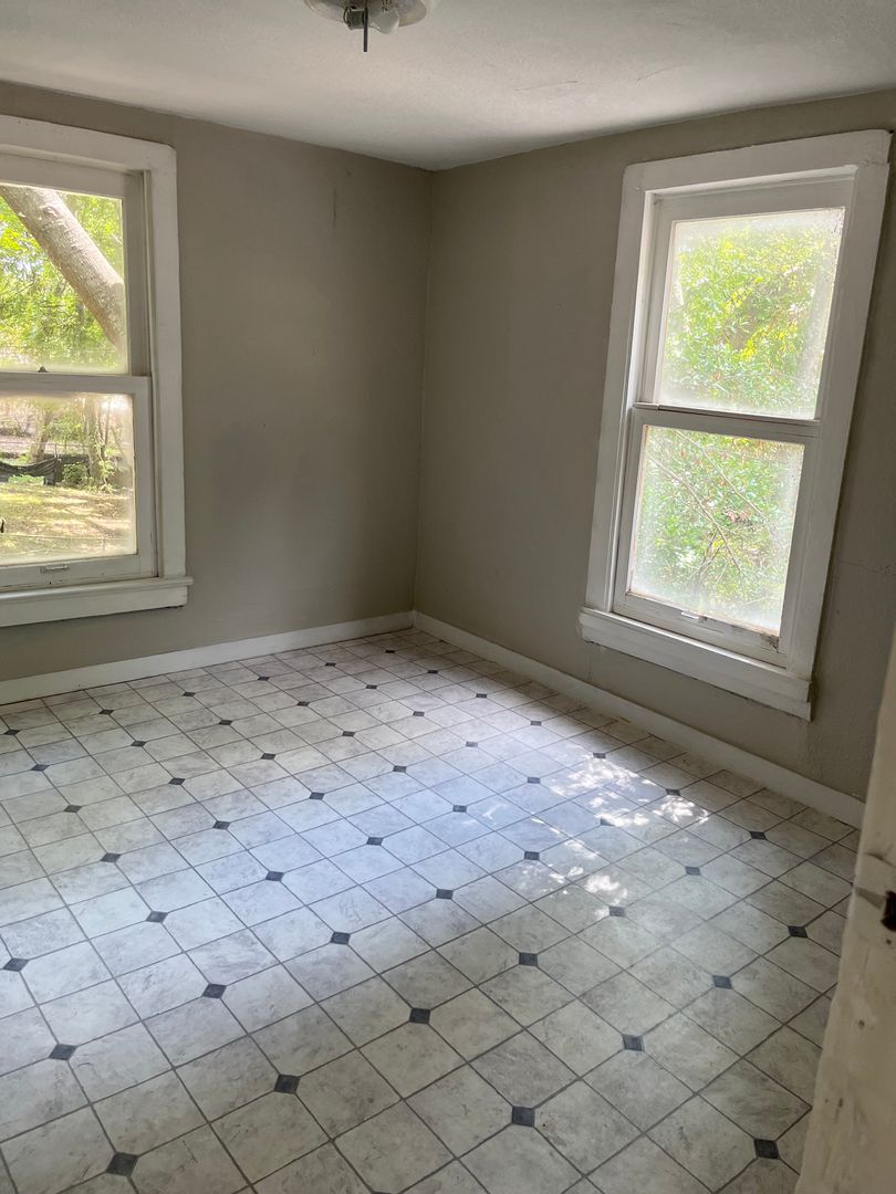 Shreveport House: 1823 Anna St. C