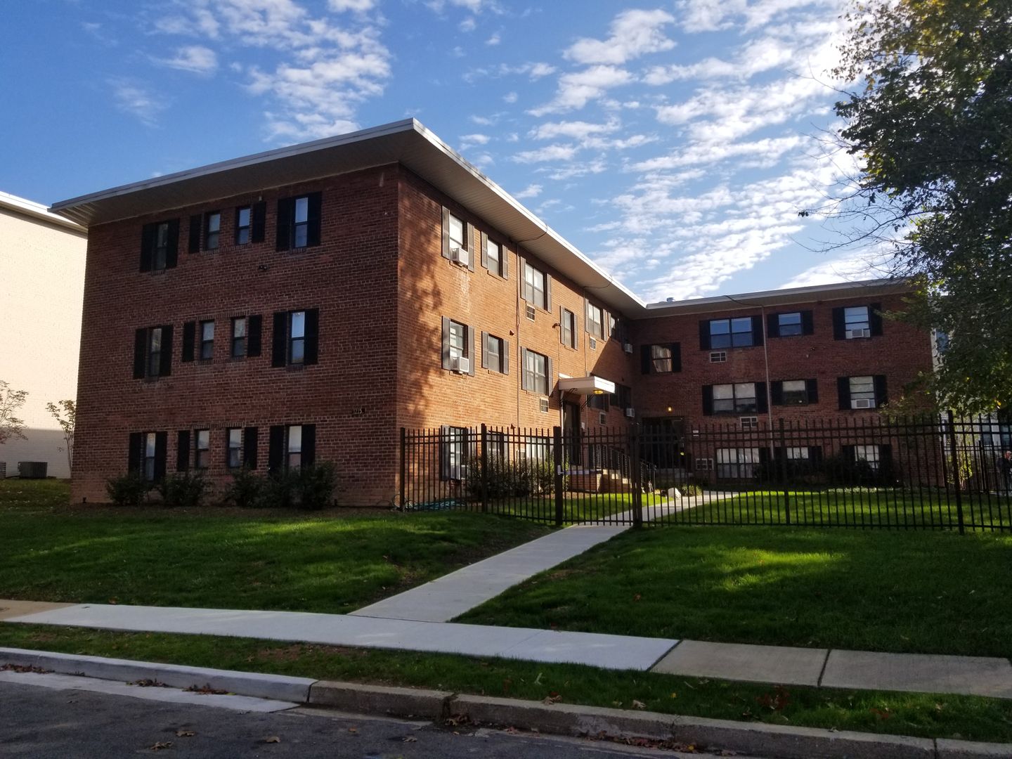 Arlington Apartment: 1215 N Quinn Street