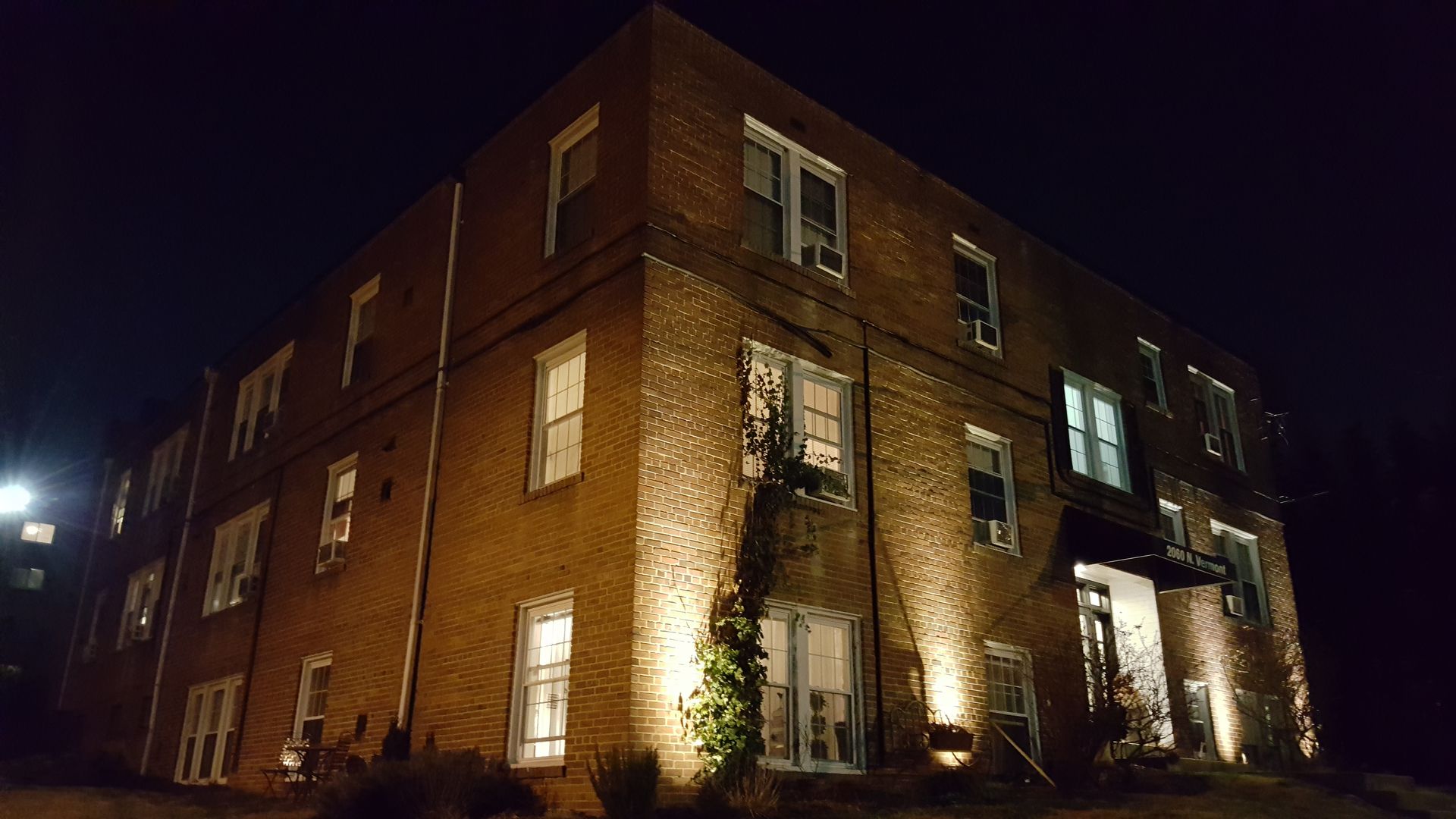 Arlington Apartment: 2060 N Vermont Street