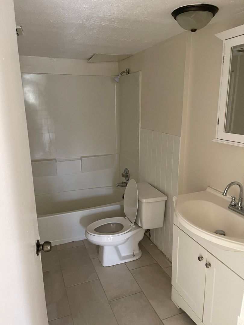 DAYTON Apartment: 1570 WOODMAN DRIVE