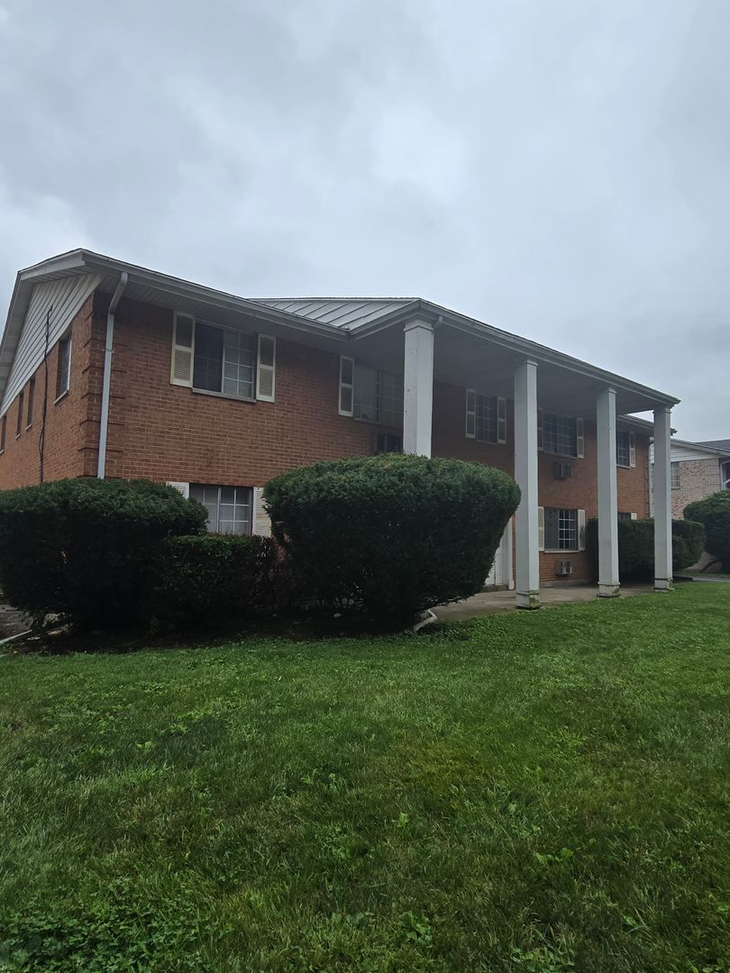 RIVERSIDE Apartment: 4843-4865 NORTHCLIFF